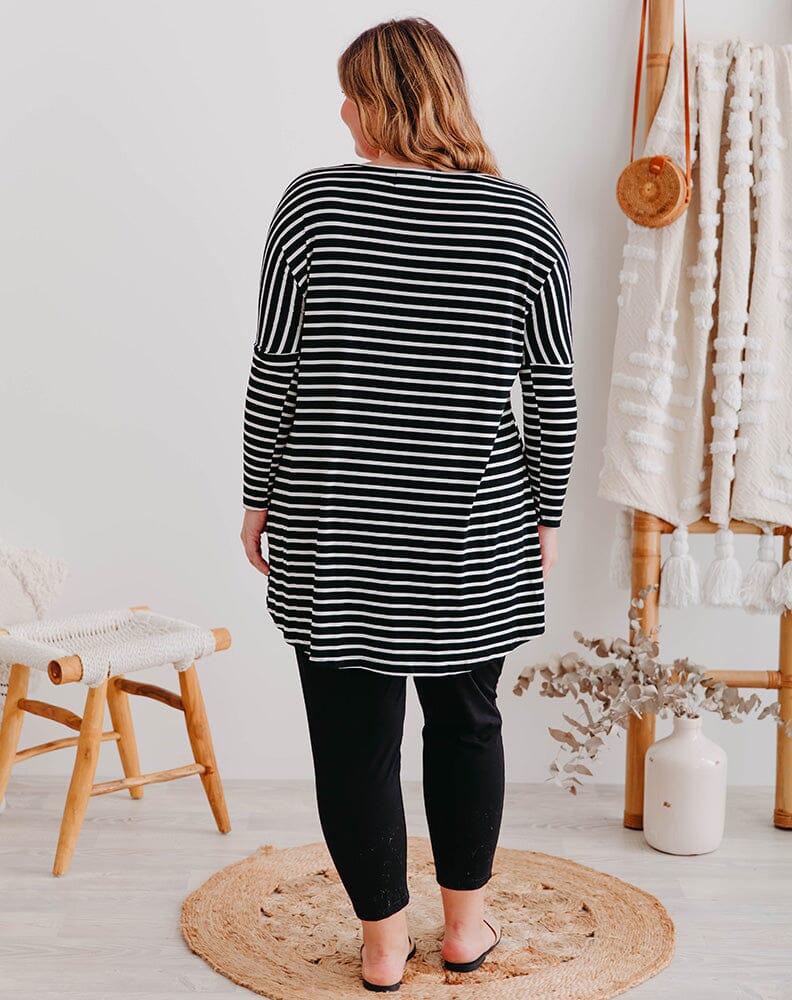 Black and White Long Sleeve Tshirt Aambers Goodies xx