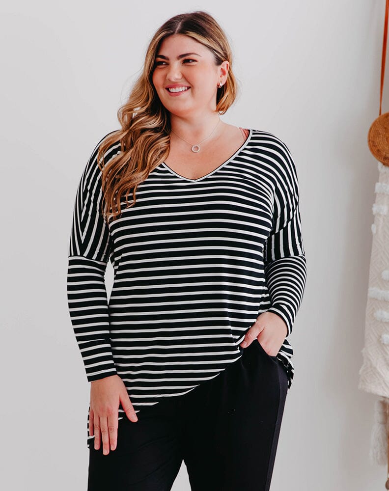 Black and White Long Sleeve Tshirt Aambers Goodies xx