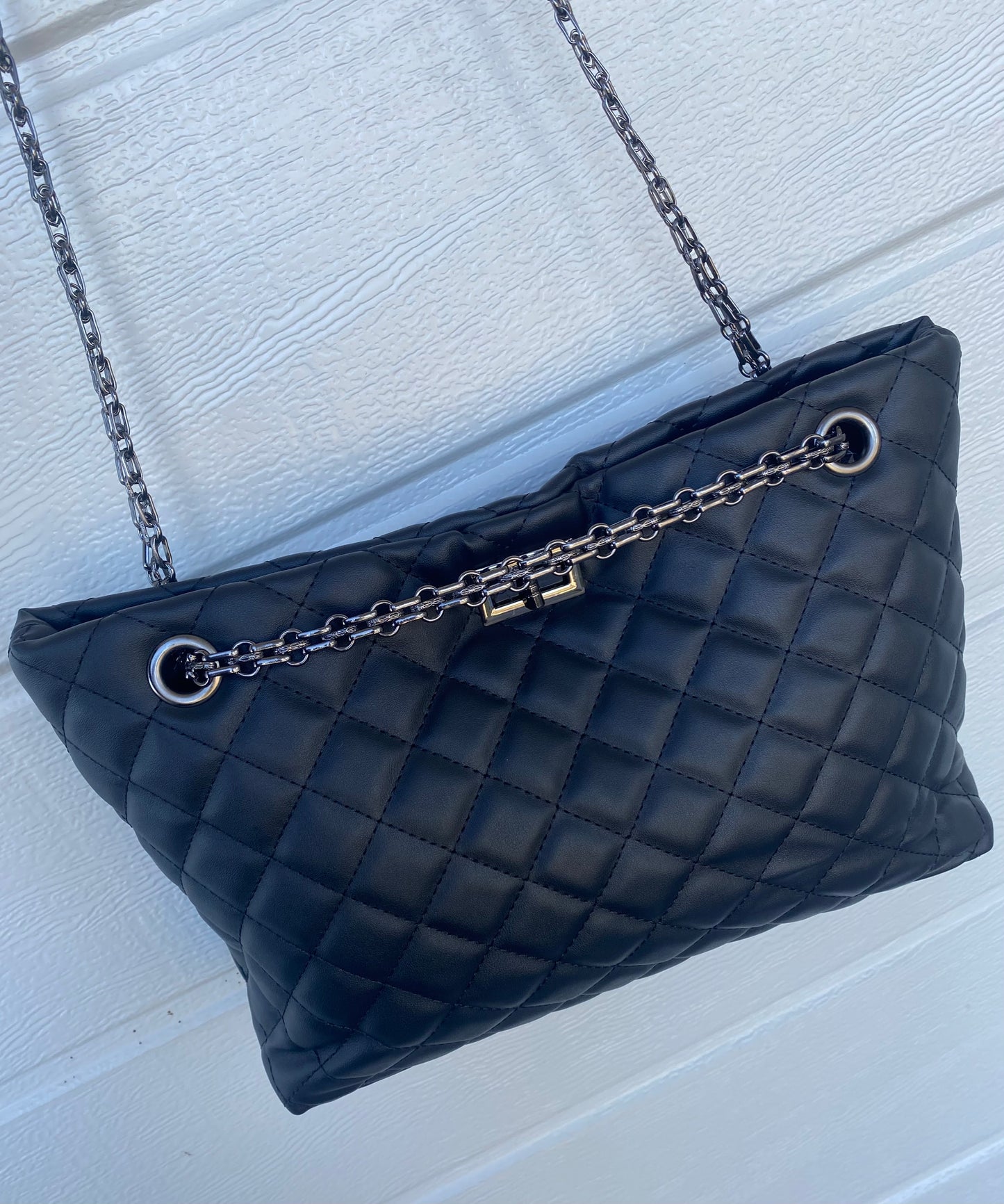 Large Chain Black Quilted Hand bag