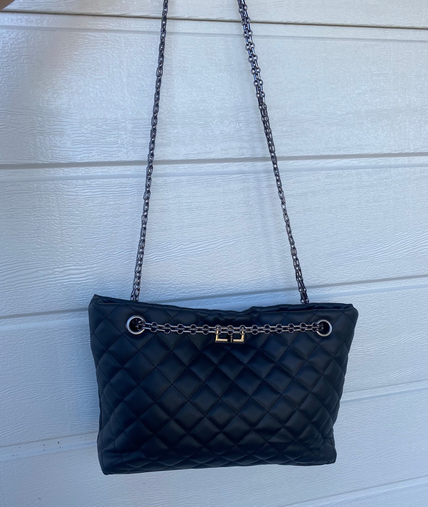 Large Chain Black Quilted Hand bag