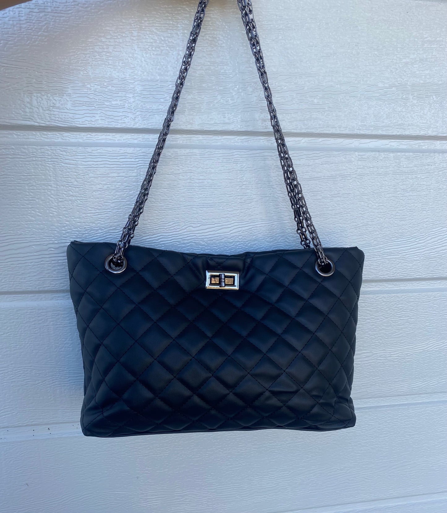 Large Chain Black Quilted Hand bag