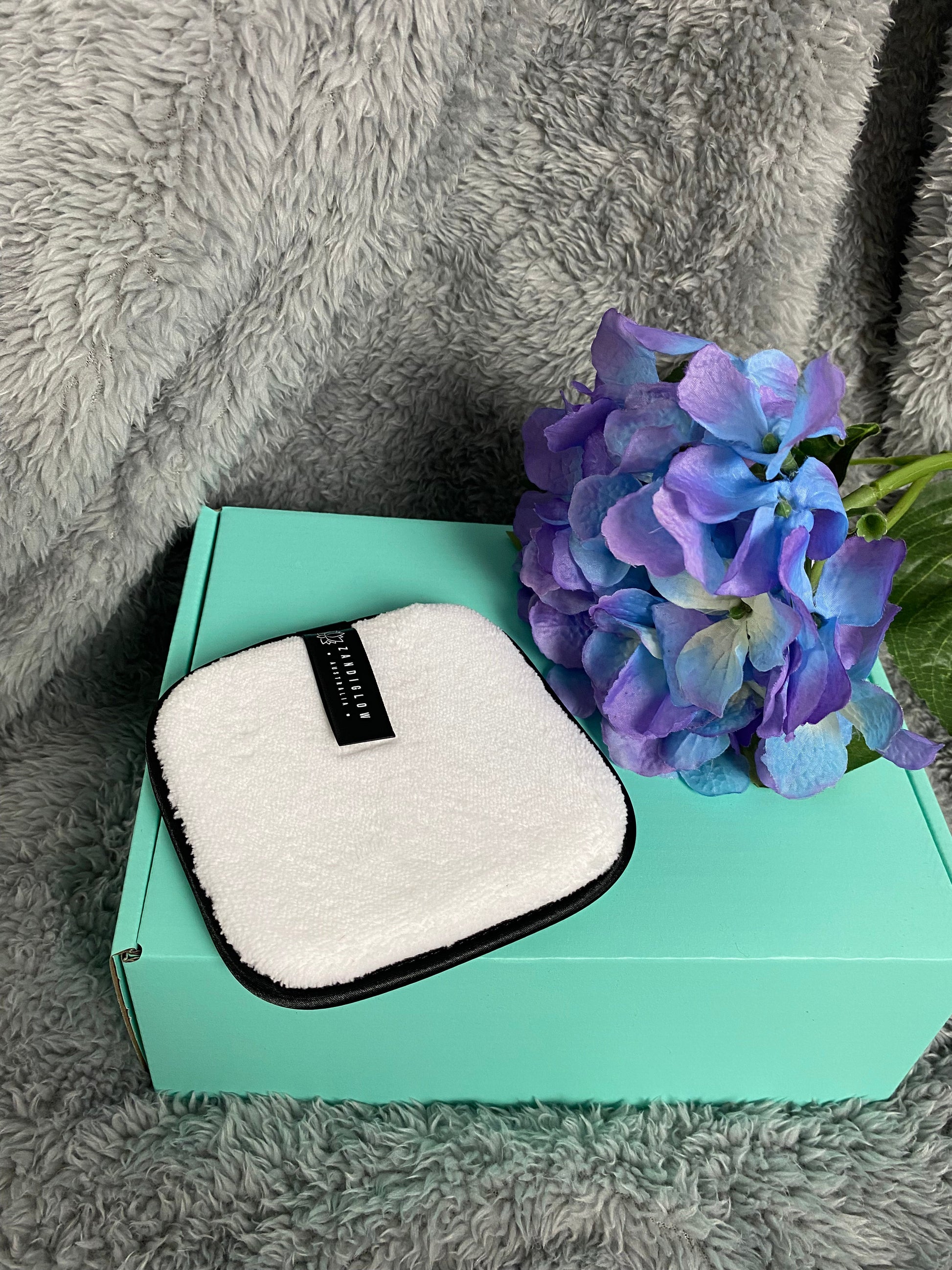 Bamboo Reusable Makeup Remover Pad- White & Black Gift Bags Aambers Goodies xx 