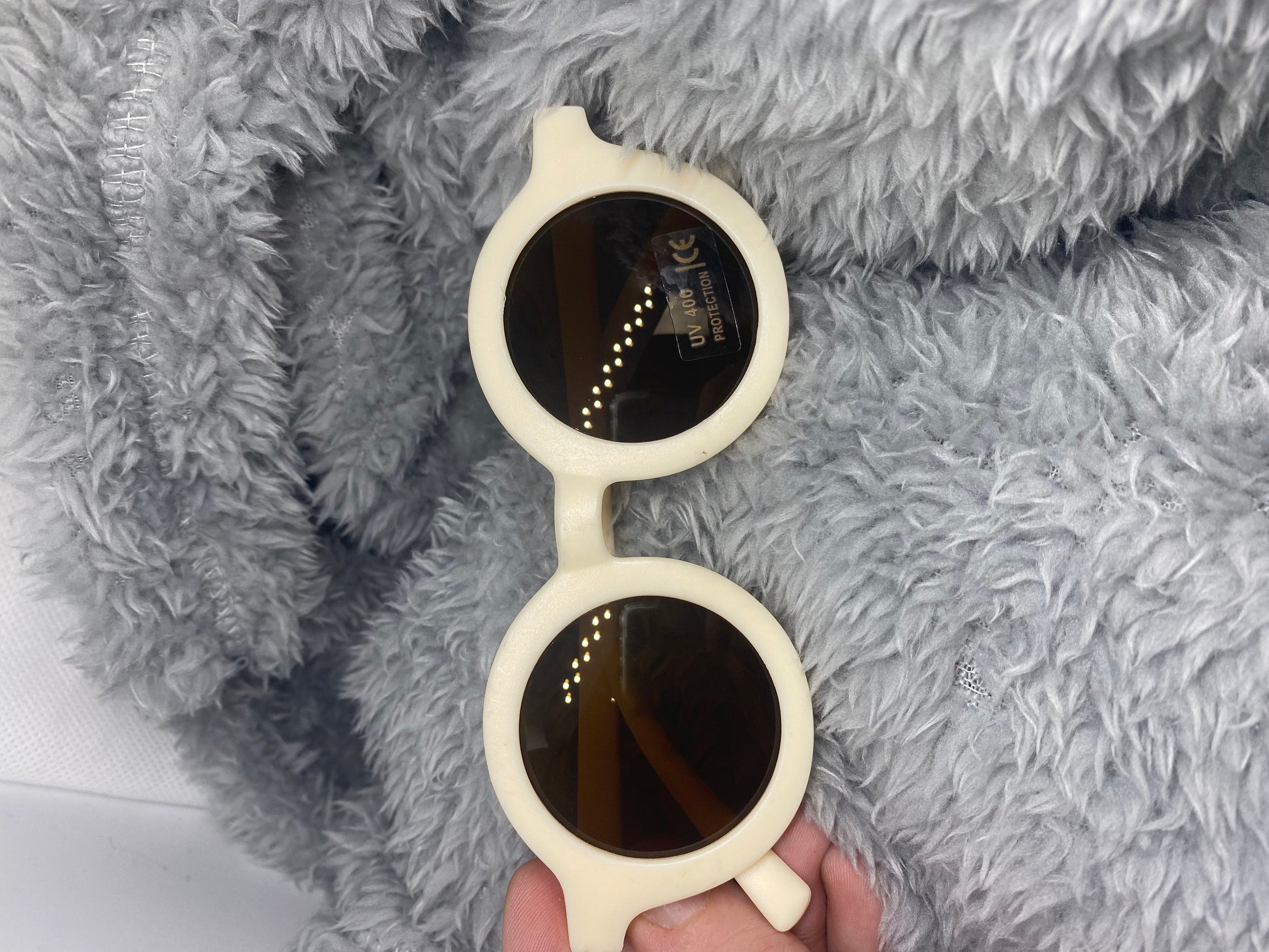 Girls circle Cute UV Sunglasses + Free Drawstring Bag Aambers Goodies xx Creamy White 