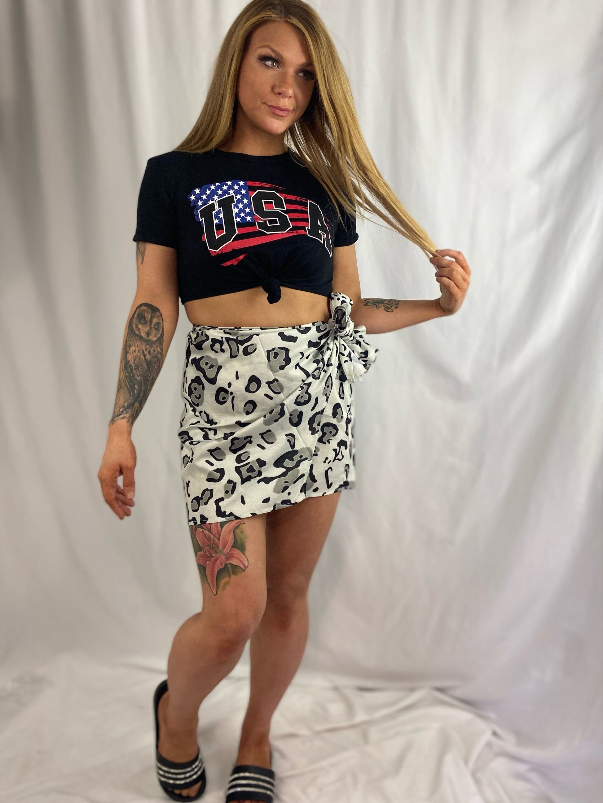 USA Black Cropped top with knot Top Aambers Goodies xx 6- 10 au (XS-M) 